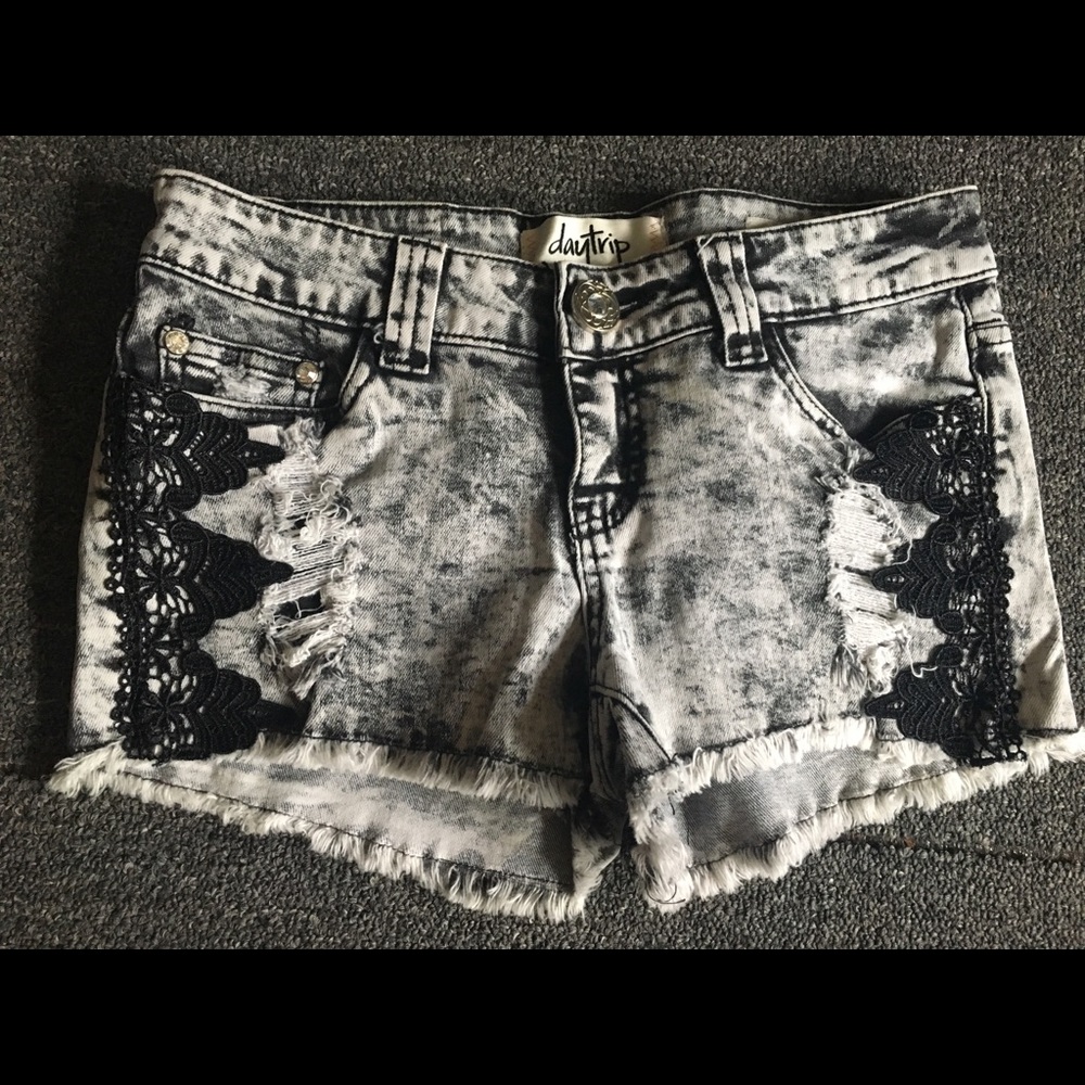 Day trip Buckle Shorts!!